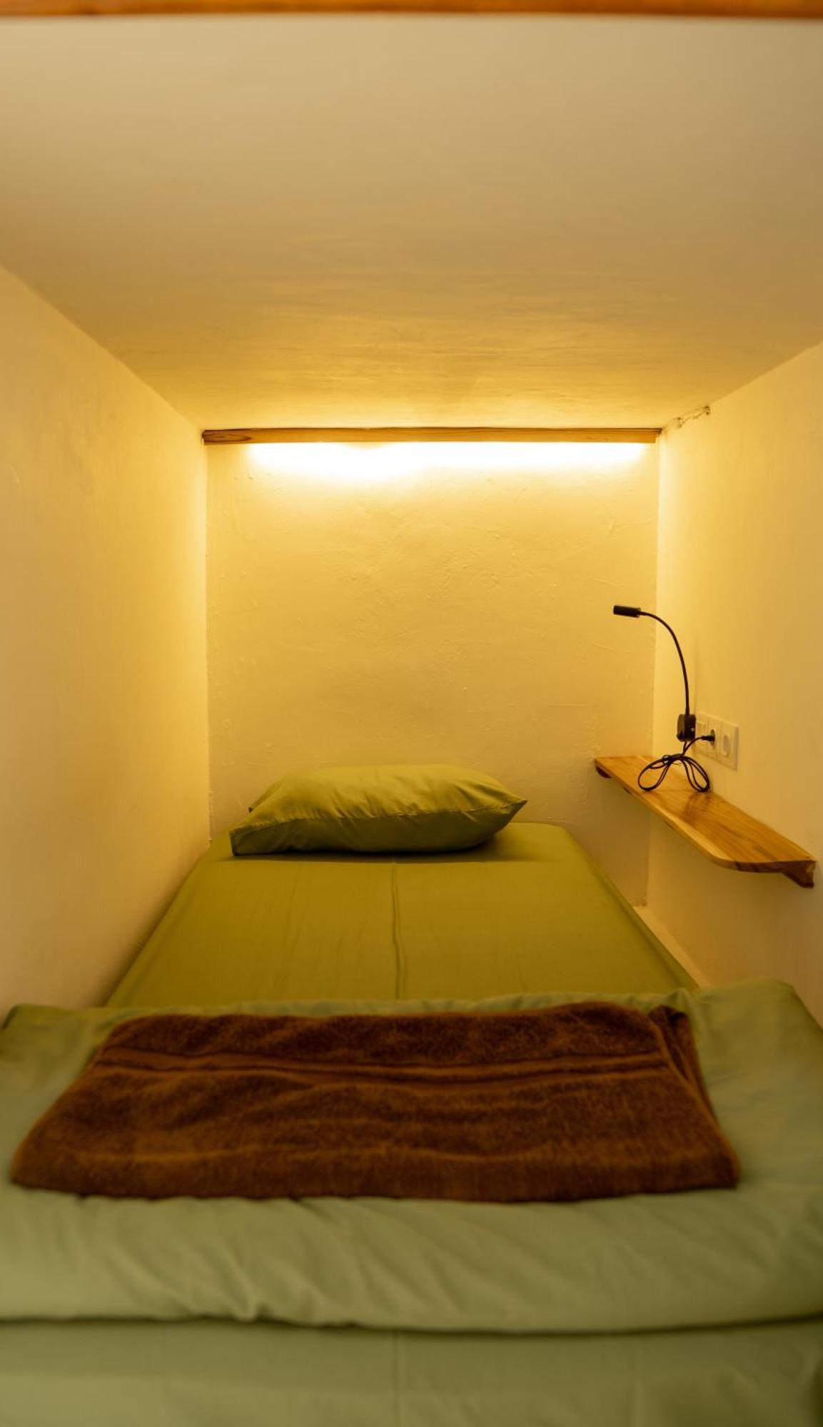 Lost Inn Kuta Capsule Hostel Екстериор снимка